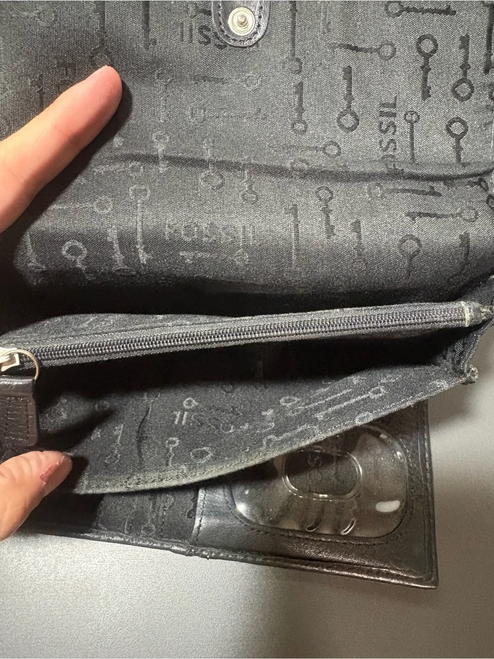 FOSSIL Vintage Dark Gray Leather Clutch Wallet with Metal Keyhole Logo